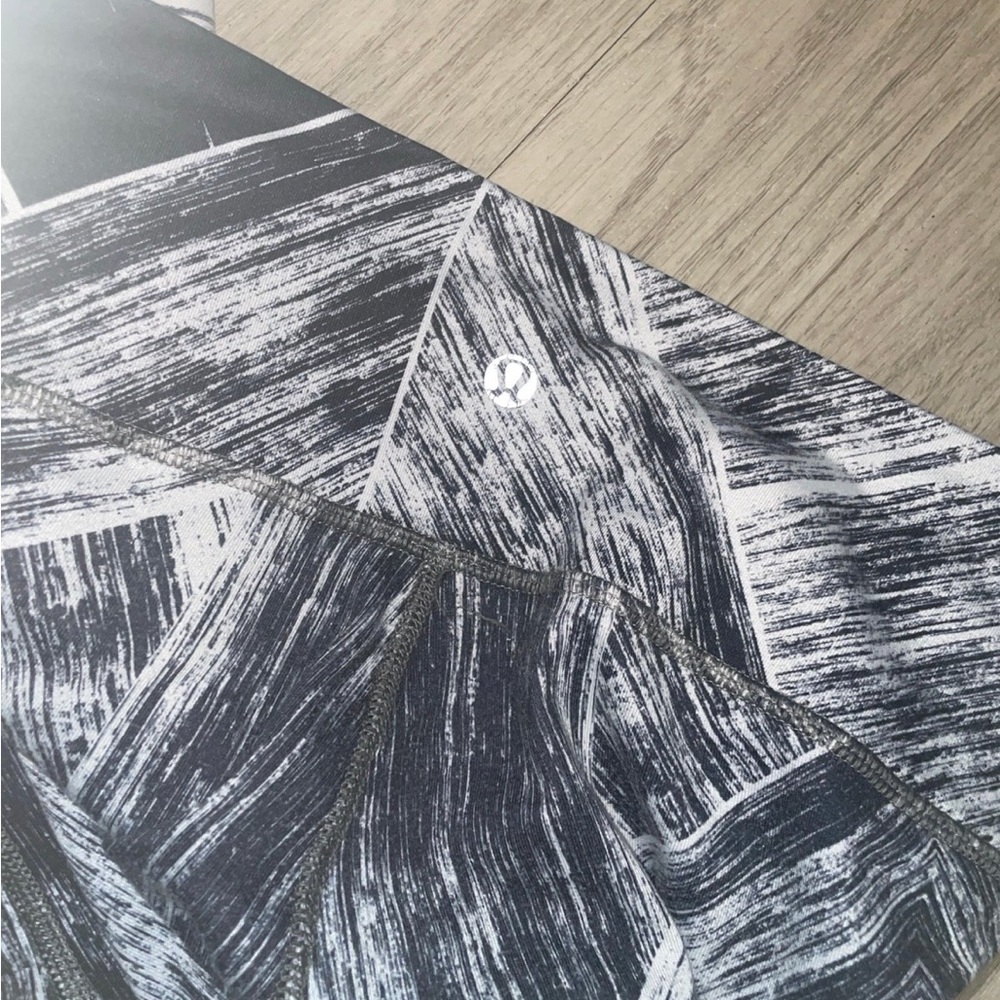 lululemon athletica Black and Gray Patterned Leggings - Picture 2 of 3